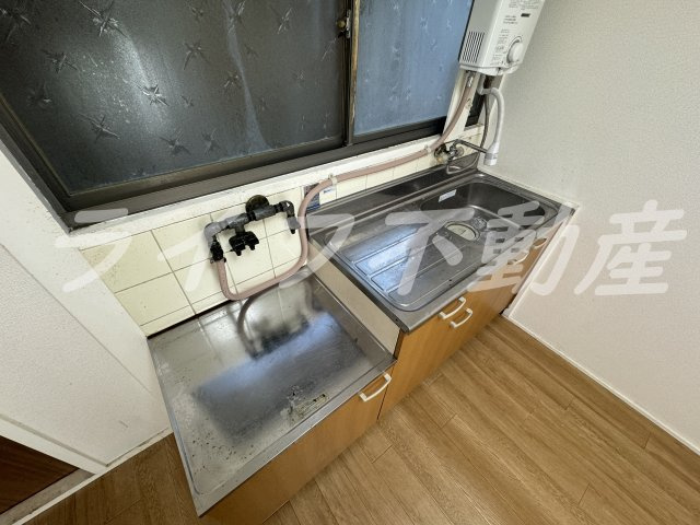 松原2丁目戸建のキッチン|コンパクトなキッチンで掃除もラクラク