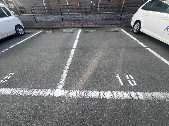 アレッタディモーラの駐車場