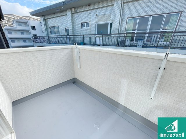 神戸市西区伊川谷町有瀬　第1期　未入居のバルコニー|南側に面したバルコニーですので明るい日差しを取り込み洗濯物をしっかり乾かしてくれます。