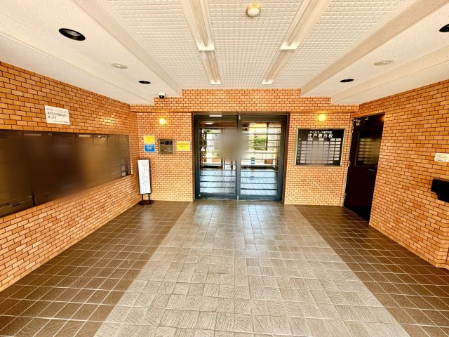 ダイアパレス長戸井町のエントランス|落ち着いたエントランスです