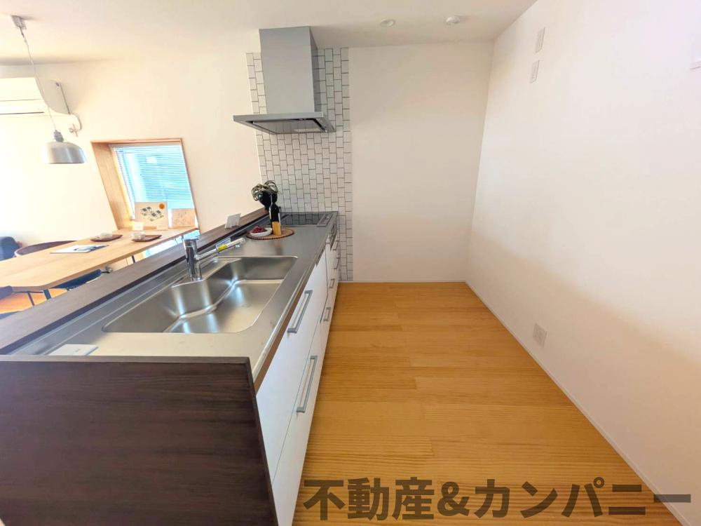 メルティータウン東野　モミジの家(1号棟)　東野5丁目分譲戸建(全4棟)のキッチン|きれいなキッチンです