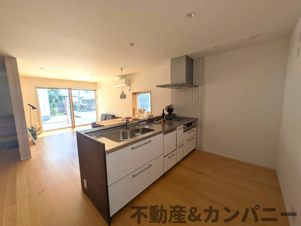 メルティータウン東野　モミジの家(1号棟)　東野5丁目分譲戸建(全4棟)のキッチン|コンパクトなキッチンで掃除もラクラク