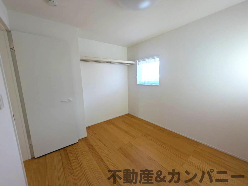 メルティータウン東野　モミジの家(1号棟)　東野5丁目分譲戸建(全4棟)の洋室|明るい洋室です