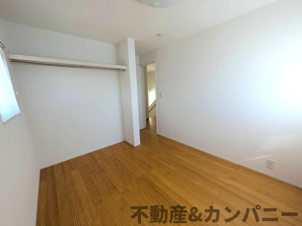 メルティータウン東野　モミジの家(1号棟)　東野5丁目分譲戸建(全4棟)の洋室|広々とした洋室です