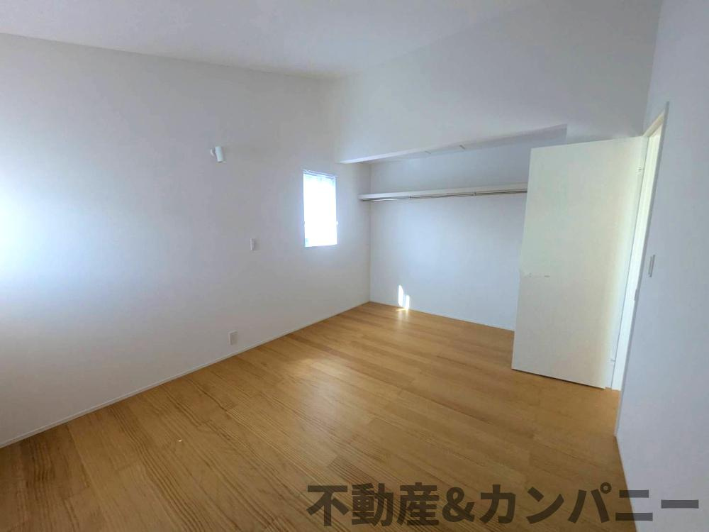 メルティータウン東野　モミジの家(1号棟)　東野5丁目分譲戸建(全4棟)の洋室|ゆったりした洋室です