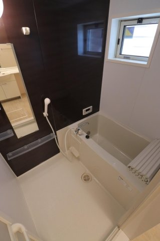 イーストパークの浴室|追い焚き機能付きのお風呂です♪