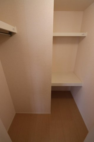 イーストパークの収納|ウォークインクローゼットなので収納豊富です☆