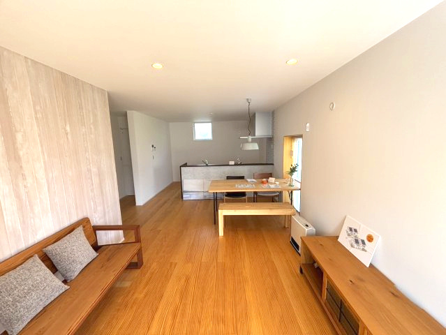 メルティータウン東野　アオダモの家(2号棟)　東野5丁目分譲戸建(全4棟)の居間・リビング