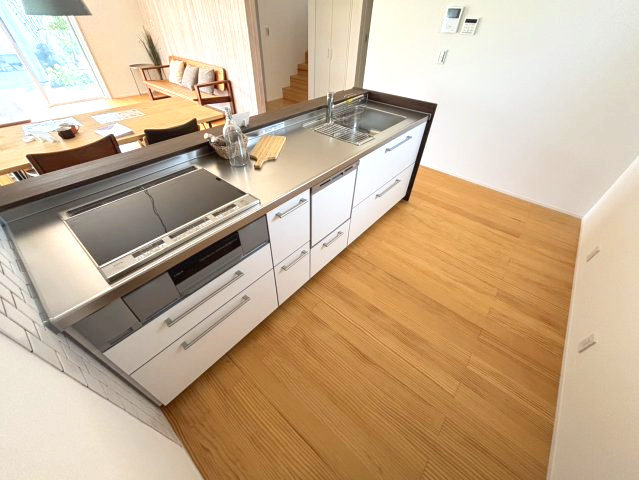 メルティータウン東野　アオダモの家(2号棟)　東野5丁目分譲戸建(全4棟)のキッチン
