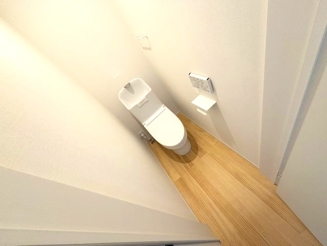 メルティータウン東野　アオダモの家(2号棟)　東野5丁目分譲戸建(全4棟)のトイレ