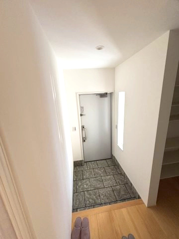 メルティータウン東野　アオダモの家(2号棟)　東野5丁目分譲戸建(全4棟)の玄関