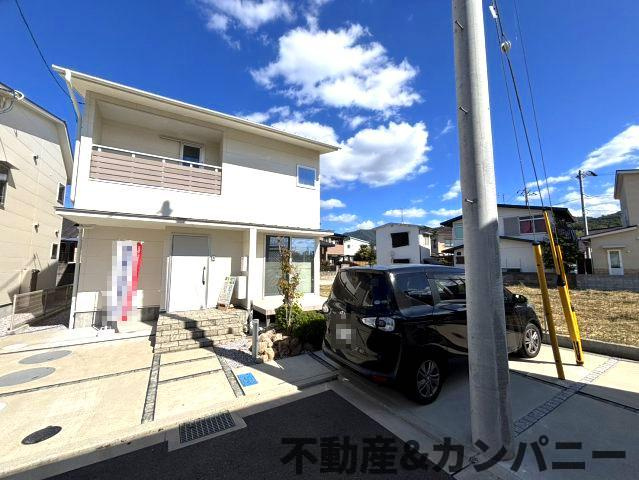 メルティータウン東野　アオダモの家(2号棟)　東野5丁目分譲戸建(全4棟)の駐車場|駐車スペースもあります