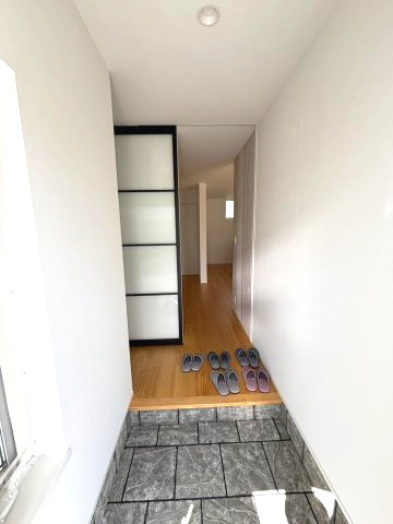 メルティータウン東野　アオダモの家(2号棟)　東野5丁目分譲戸建(全4棟)の玄関