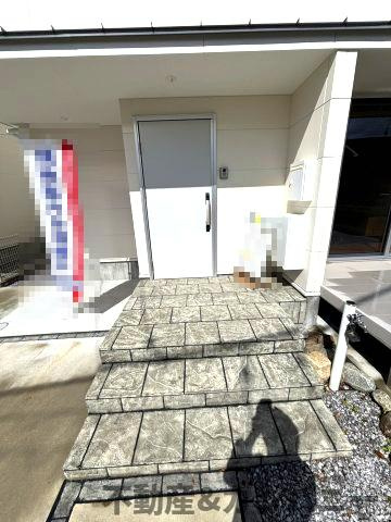 メルティータウン東野　アオダモの家(2号棟)　東野5丁目分譲戸建(全4棟)の玄関