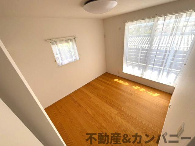 メルティータウン東野　ヤマボウシの家(3号棟)　東野5丁目分譲戸建(全4棟)の洋室|明るい洋室です