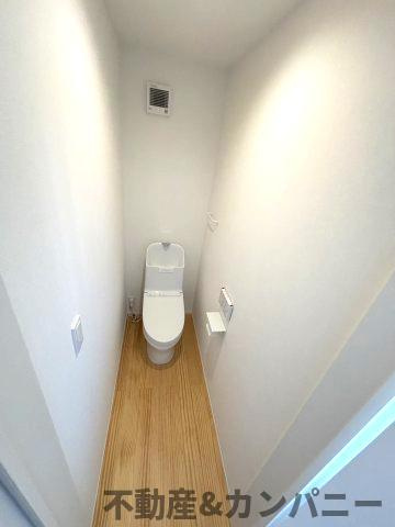 メルティータウン東野　ヤマボウシの家(3号棟)　東野5丁目分譲戸建(全4棟)のトイレ|ゆったりとした空間のトイレです