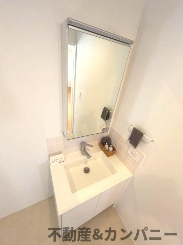 メルティータウン東野　ヤマボウシの家(3号棟)　東野5丁目分譲戸建(全4棟)の独立洗面台|独立洗面台あり、毎朝おしゃれに忙しい女性の方におすすめです