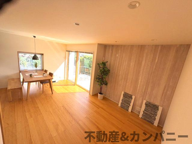 メルティータウン東野　ヤマボウシの家(3号棟)　東野5丁目分譲戸建(全4棟)の居間・リビング|リビングです