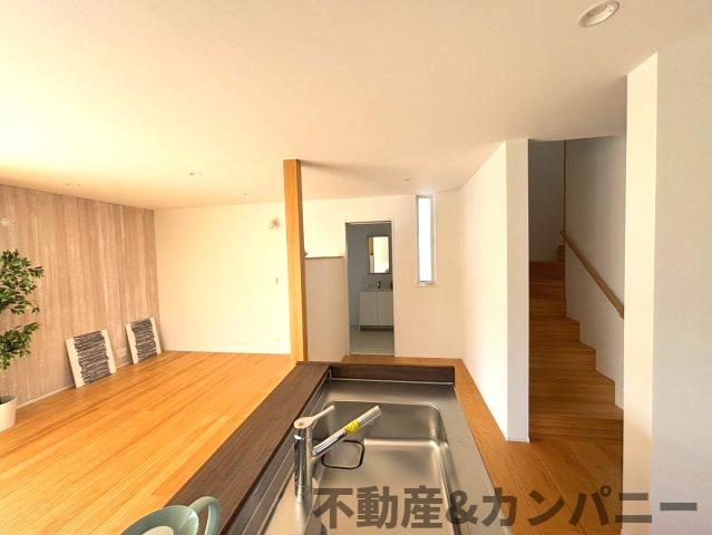 メルティータウン東野　ヤマボウシの家(3号棟)　東野5丁目分譲戸建(全4棟)の居間・リビング|使いやすい居間です