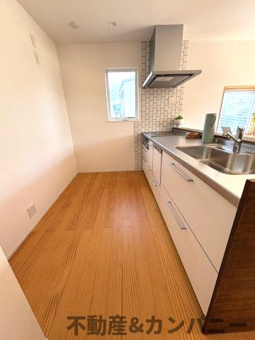 メルティータウン東野　ヤマボウシの家(3号棟)　東野5丁目分譲戸建(全4棟)のキッチン|コンパクトなキッチンで掃除もラクラク