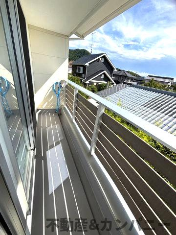 メルティータウン東野　ヤマボウシの家(3号棟)　東野5丁目分譲戸建(全4棟)のバルコニー|開放的で明るい空間を演出してくれるバルコニーです