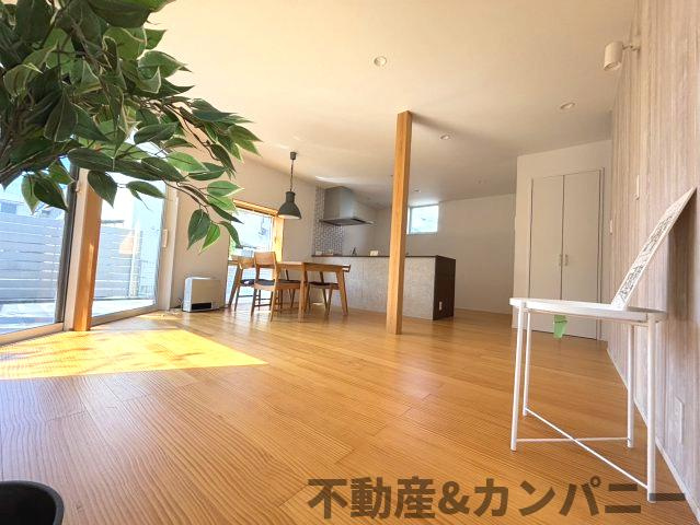 メルティータウン東野　コナラの家(4号棟)　東野5丁目分譲戸建(全4棟)の居間・リビング|おしゃれなリビングです