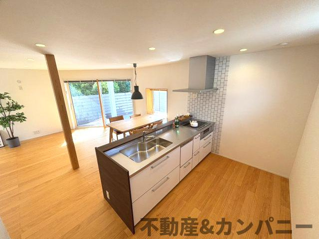 メルティータウン東野　コナラの家(4号棟)　東野5丁目分譲戸建(全4棟)のキッチン|コンパクトなキッチンで掃除もラクラク