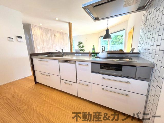 メルティータウン東野　コナラの家(4号棟)　東野5丁目分譲戸建(全4棟)のキッチン|きれいなキッチンです