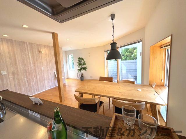 メルティータウン東野　コナラの家(4号棟)　東野5丁目分譲戸建(全4棟)の居間・リビング|ゆったりとした居間です