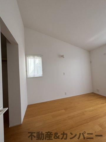 メルティータウン東野　コナラの家(4号棟)　東野5丁目分譲戸建(全4棟)の洋室|広々とした洋室です