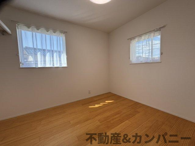 メルティータウン東野　コナラの家(4号棟)　東野5丁目分譲戸建(全4棟)の洋室|ゆったりした洋室です