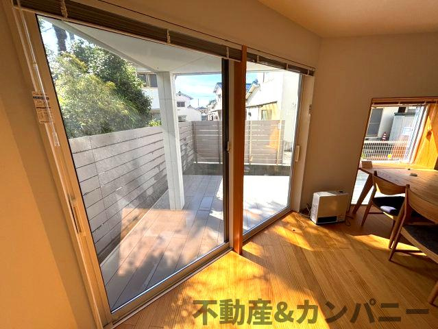 メルティータウン東野　コナラの家(4号棟)　東野5丁目分譲戸建(全4棟)のバルコニー|外からの目が気にならないバルコニーで洗濯物が干せます