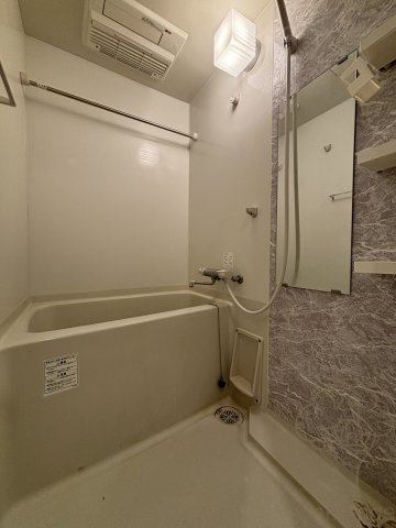 S-RESIDENCE新大阪駅前の浴室