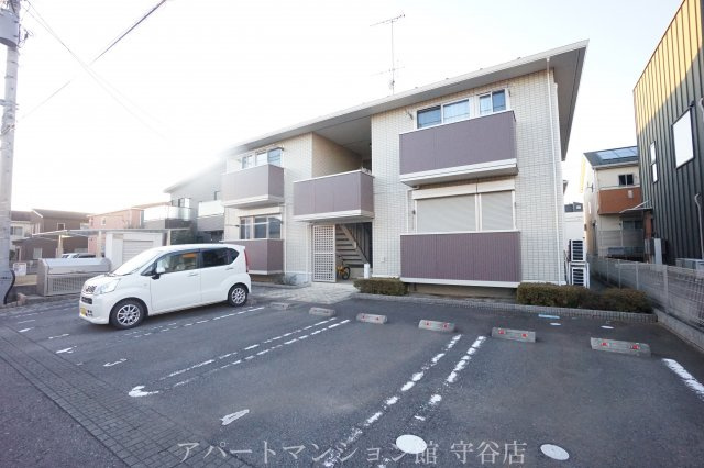 レセンテ紫峰ヶ丘Ｅの駐車場