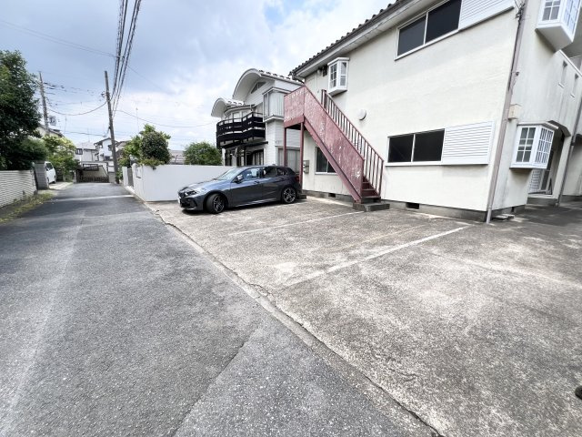 金子ハイツの駐車場