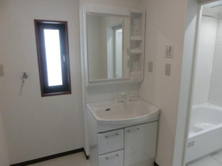 【独立洗面台】 | 浜坂８丁目　中古住宅（リフォーム済）
