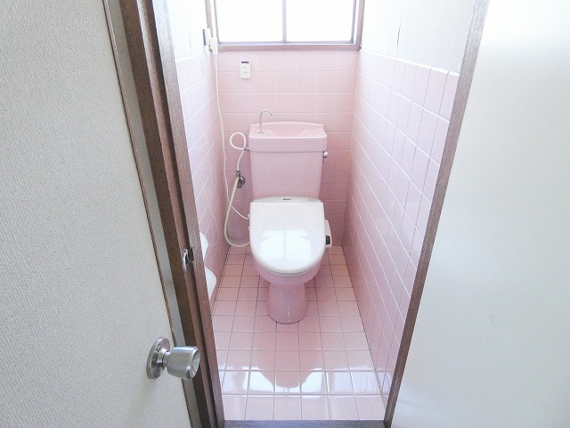 日野台貸家のトイレ