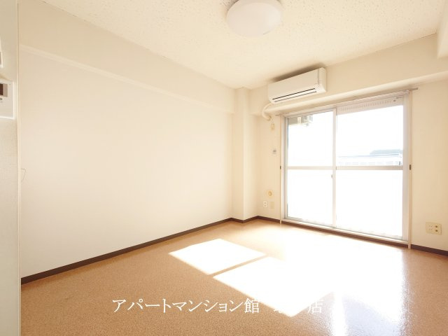 たかなかビルの居間・リビング
