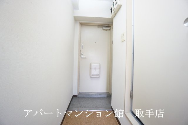 たかなかビルの玄関