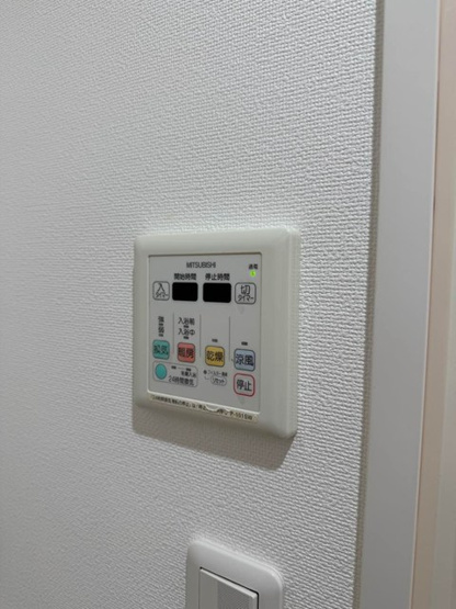 【設備】 | ヨネビル港北 | バスルームの浴室暖房乾燥機で外に干せないお洗濯物もすっきり乾きます♪雨の日のお洗濯もバッチリ！