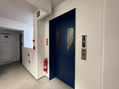 【その他共用部分】 | ヨネビル港北 | エレベーター付き！荷物の多い日や疲れた日でも、5階までラクラク上がれます☆