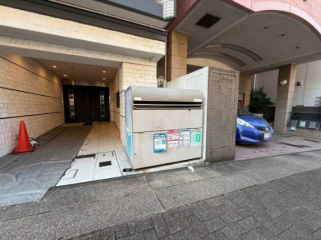 【その他共用部分】 | ヨネビル港北 | 敷地内ごみ置き場でごみ出しもらくらく～♪忙しい社会人さんや学生さんにもうってつけ！