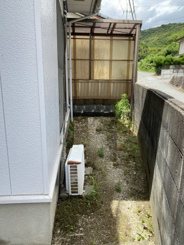 ブレストハウス御堀の庭|東側の小さなお庭は家庭菜園作れます。