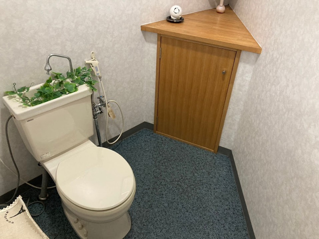【トイレ】 | 尾花沢市五十沢中古店舗 | 店舗に併設された広々トイレ