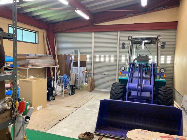 【その他】 | 尾花沢市五十沢中古店舗 | １階ガレージ内写真