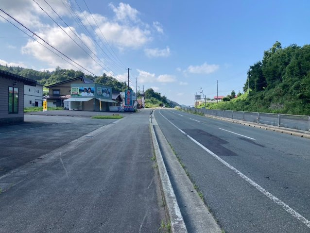 尾花沢市五十沢中古店舗の前面道路含む現地写真|前面道路