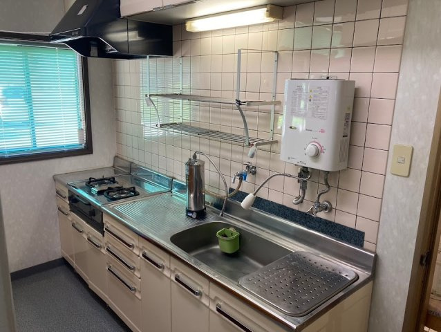 【キッチン】 | 尾花沢市五十沢中古店舗 | サビにくく熱に強いステンレス。お皿洗いや、調理過程で使われるステンレスシンクは使い勝手がよくお手入れも楽々です
