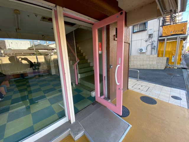 【エントランス】 | サングレース柏原　1F店舗