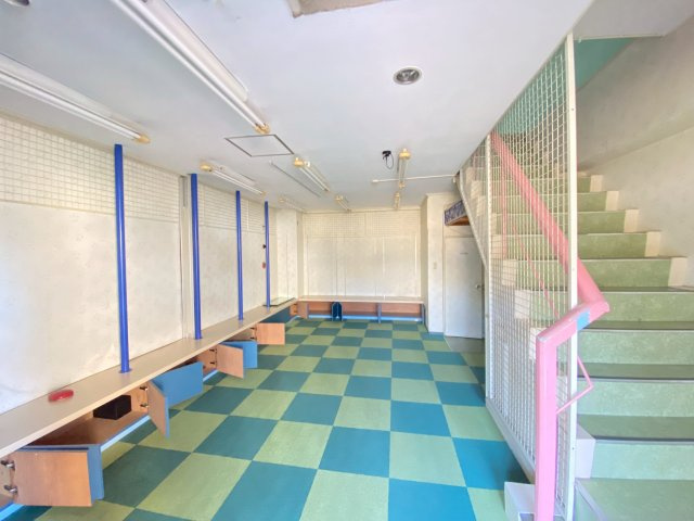 【居間・リビング】 | サングレース柏原　1F店舗