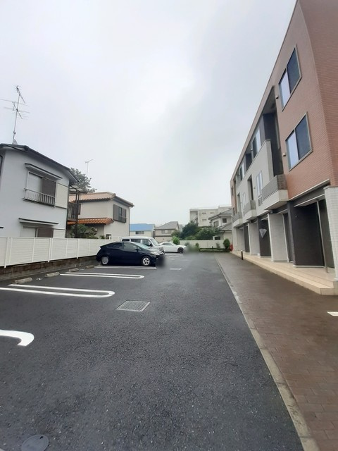 グレイスメゾンの駐車場